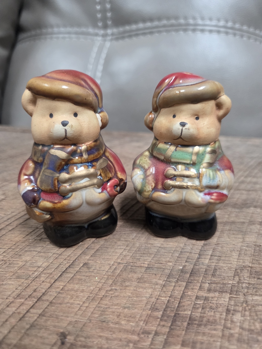 Vintage Christmas Bears Salt and Pepper Shakers Adorable Collector ~ Bin P